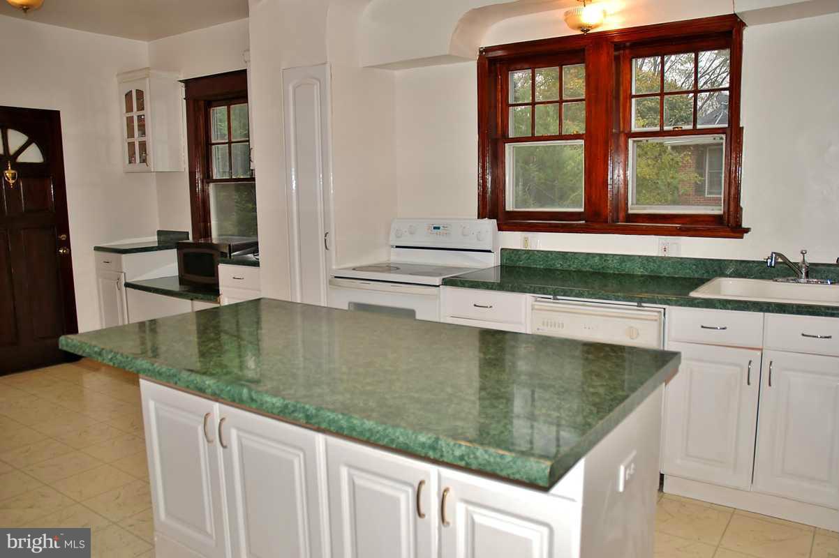 601 Winhall Way Silver Spring, MD 20904 - Photo 11 of 27 Kitchen