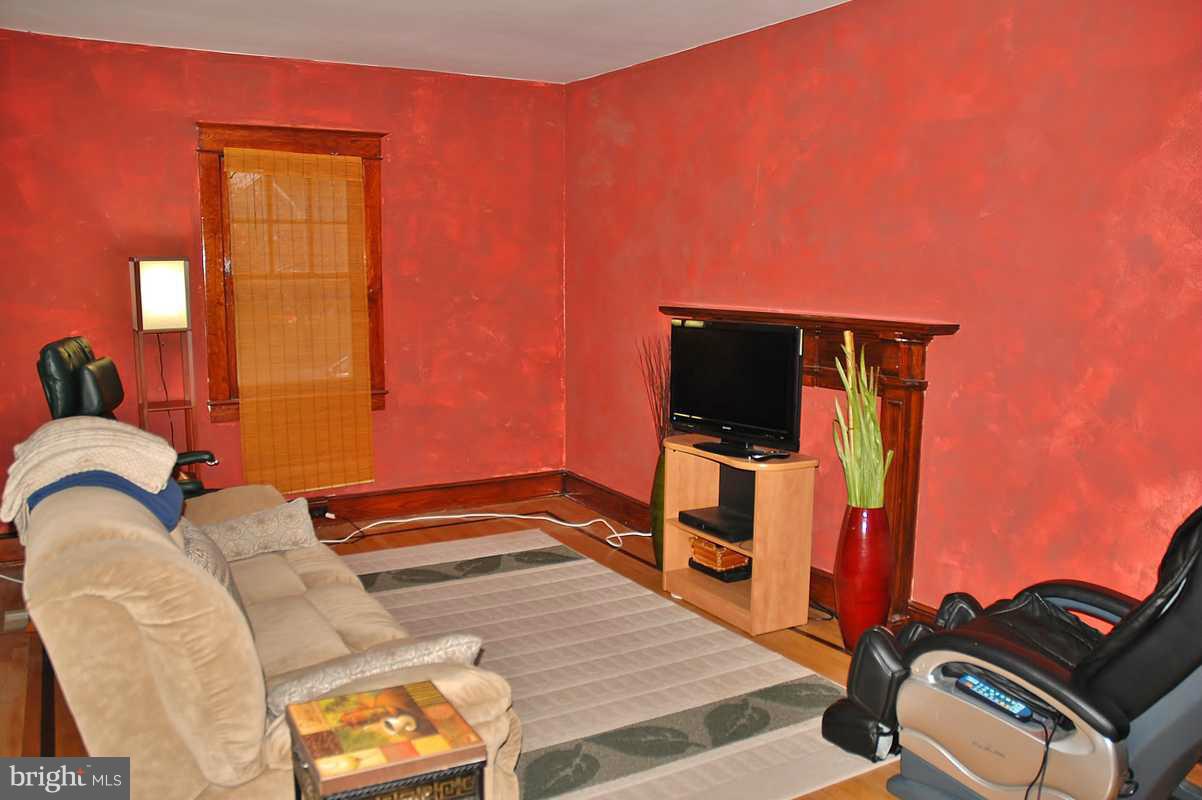 601 Winhall Way Silver Spring, MD 20904 - Photo 4 of 27 Family Room