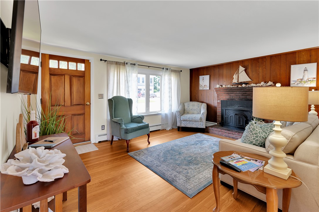 85 Treasure Road Narragansett, RI 02882 - Photo 4 of 33