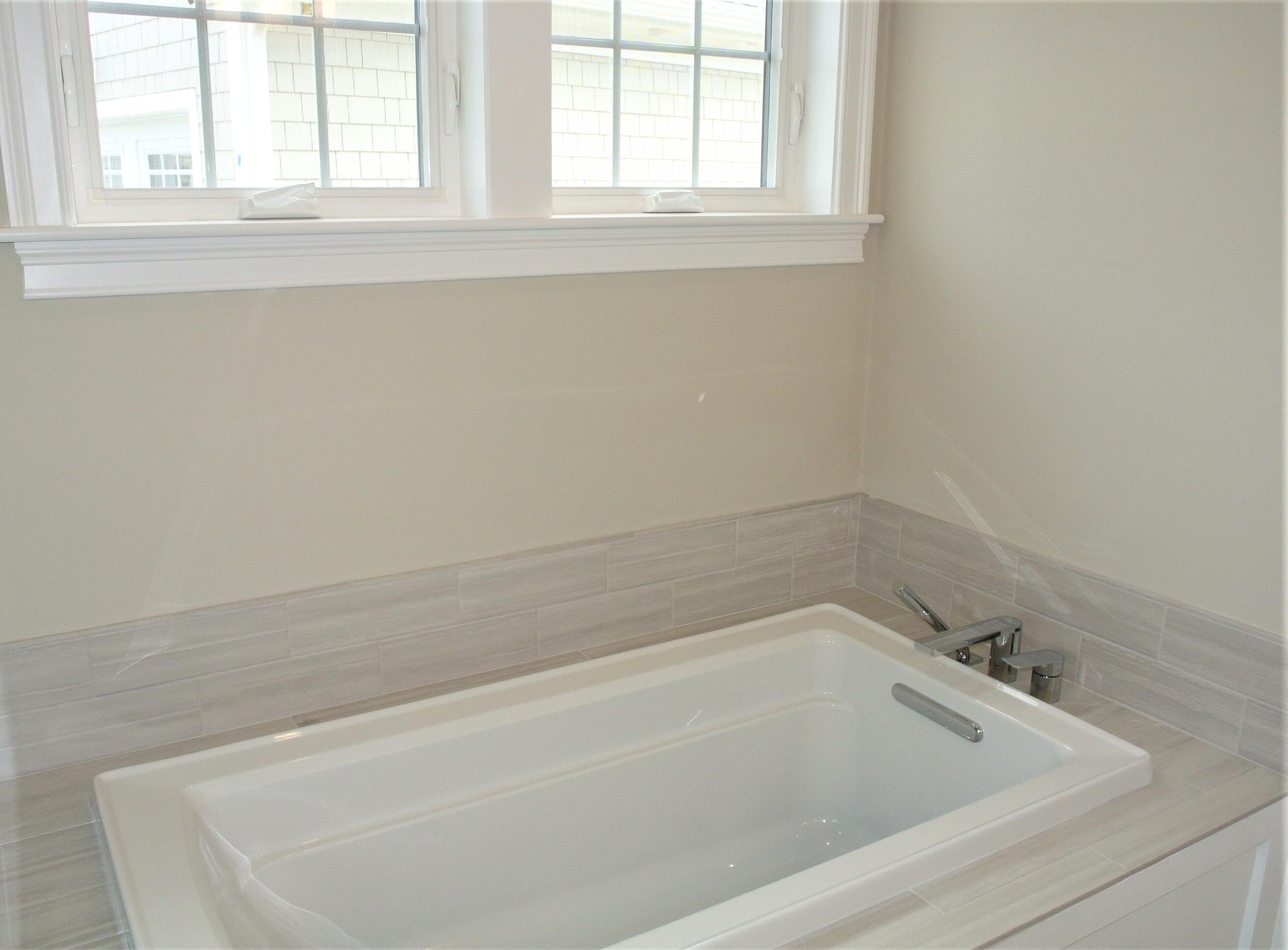 18 Cobblestone Circle Mashpee, MA 02649 - Photo 21 of 41 a bathroom with a bathtub