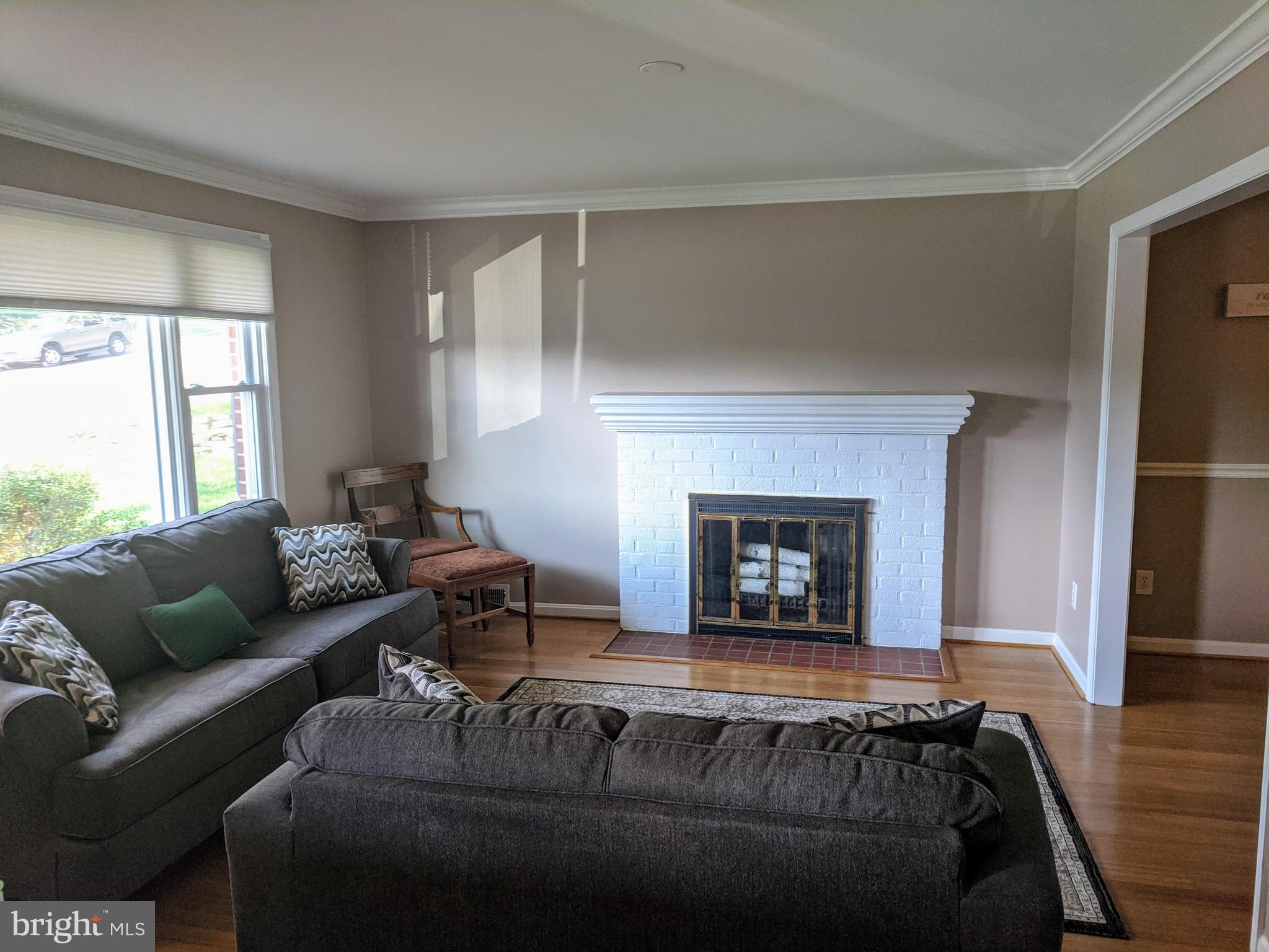 6013 Loretto Street Springfield, VA 22150 - Photo 4 of 15 Living Room