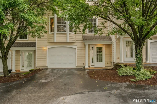 $299,000 | 17 Parkwood Drive, Unit 17, Norwich, CT 06360