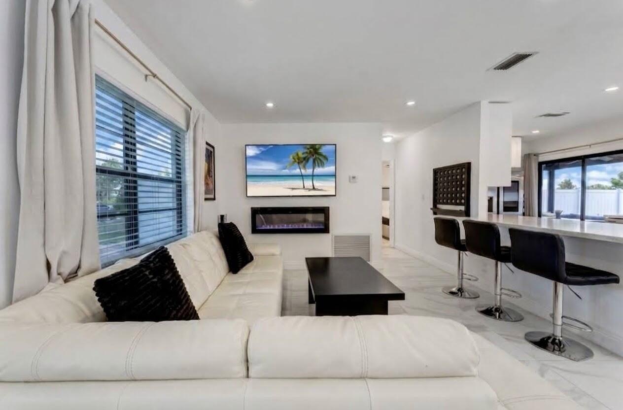 9819 Spanish Isles Drive Boca Raton, FL 33496 - Photo 26 of 33 IMG_6709