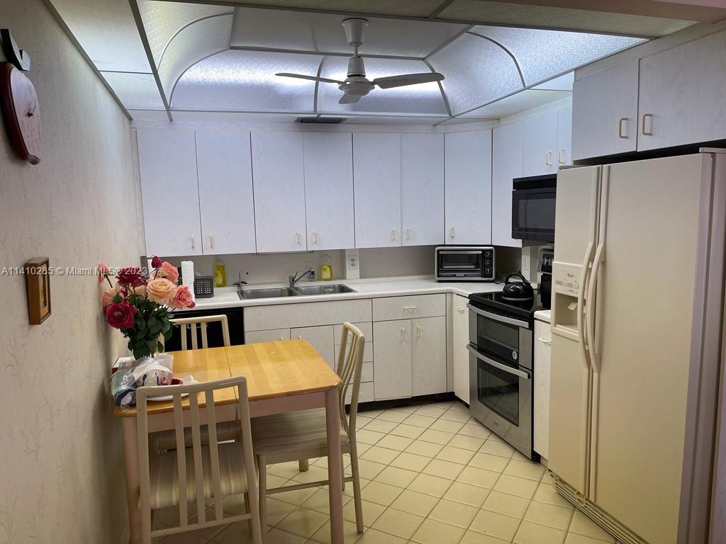 4026 Wolverton East, Unit B Boca Raton, FL 33434 - Photo 11 of 19 Gallery Image 11
