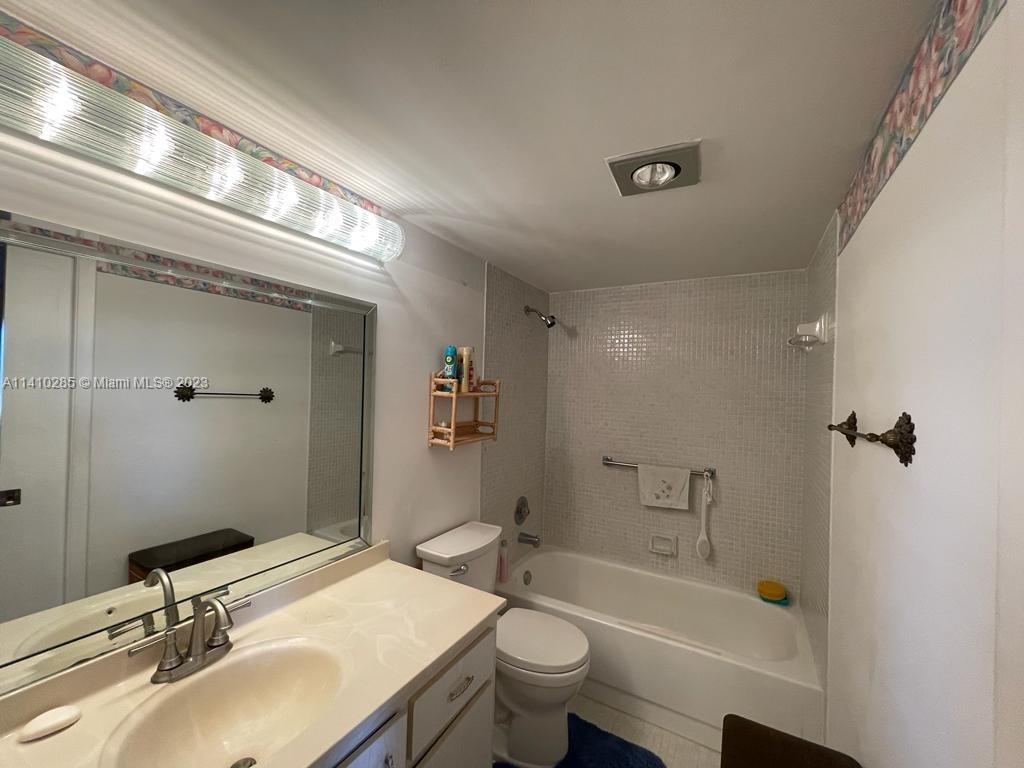 4026 Wolverton East, Unit B Boca Raton, FL 33434 - Photo 15 of 19 Gallery Image 15
