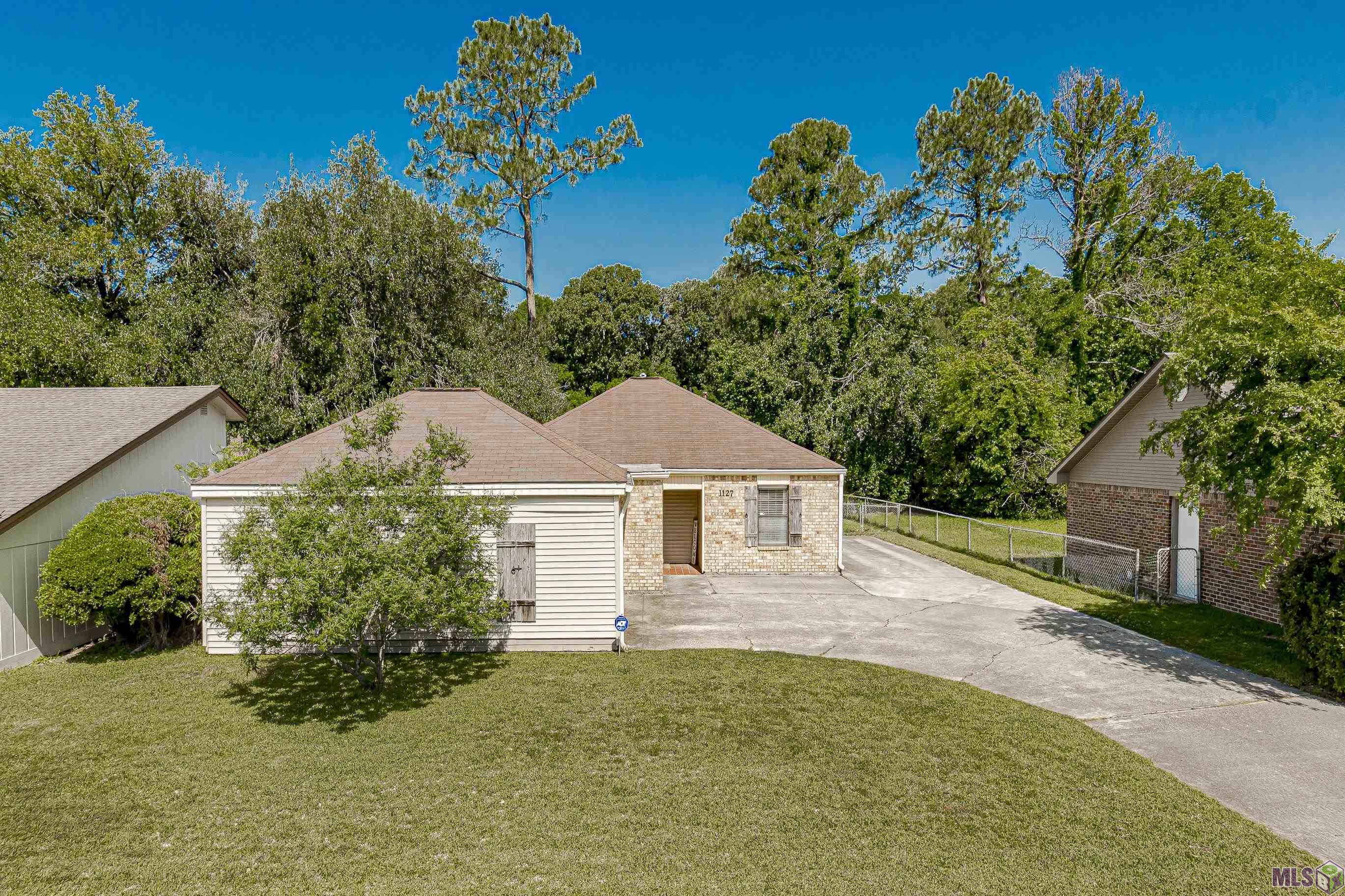 1127 Brookhollow Drive Baton Rouge, LA 70810 - Photo 2 of 24