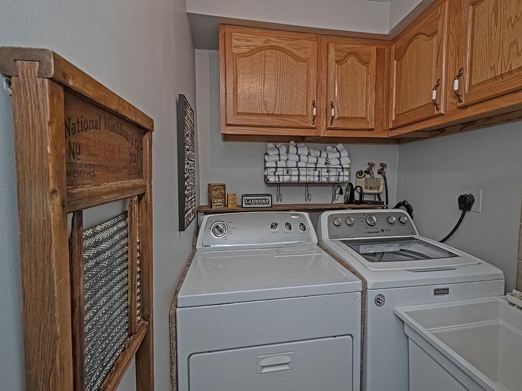 638 Knoll Lane Apollo, PA 15613 - Photo 26 of 30 a utility room with dryer and washer