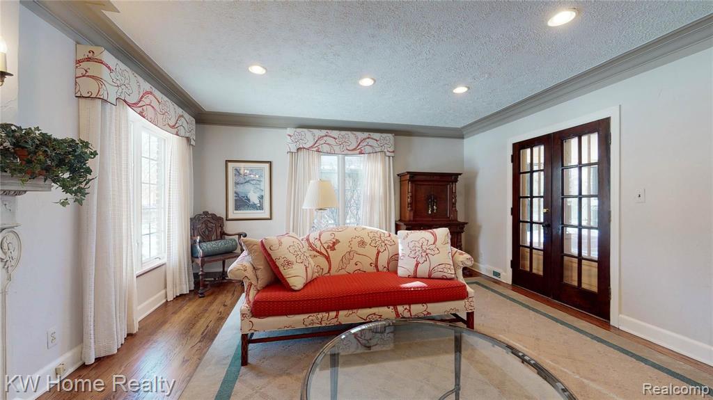 1146 Yorkshire Road Grosse Pointe Park, MI 48230 - Photo 9 of 39