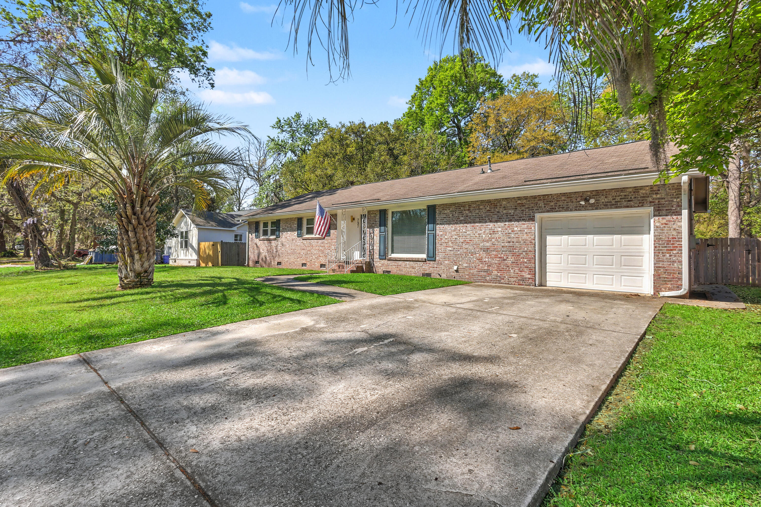 737 Canary Drive Charleston, SC 29414 - Photo 3 of 47 ZYN_2511_2_3_4_5_6_7