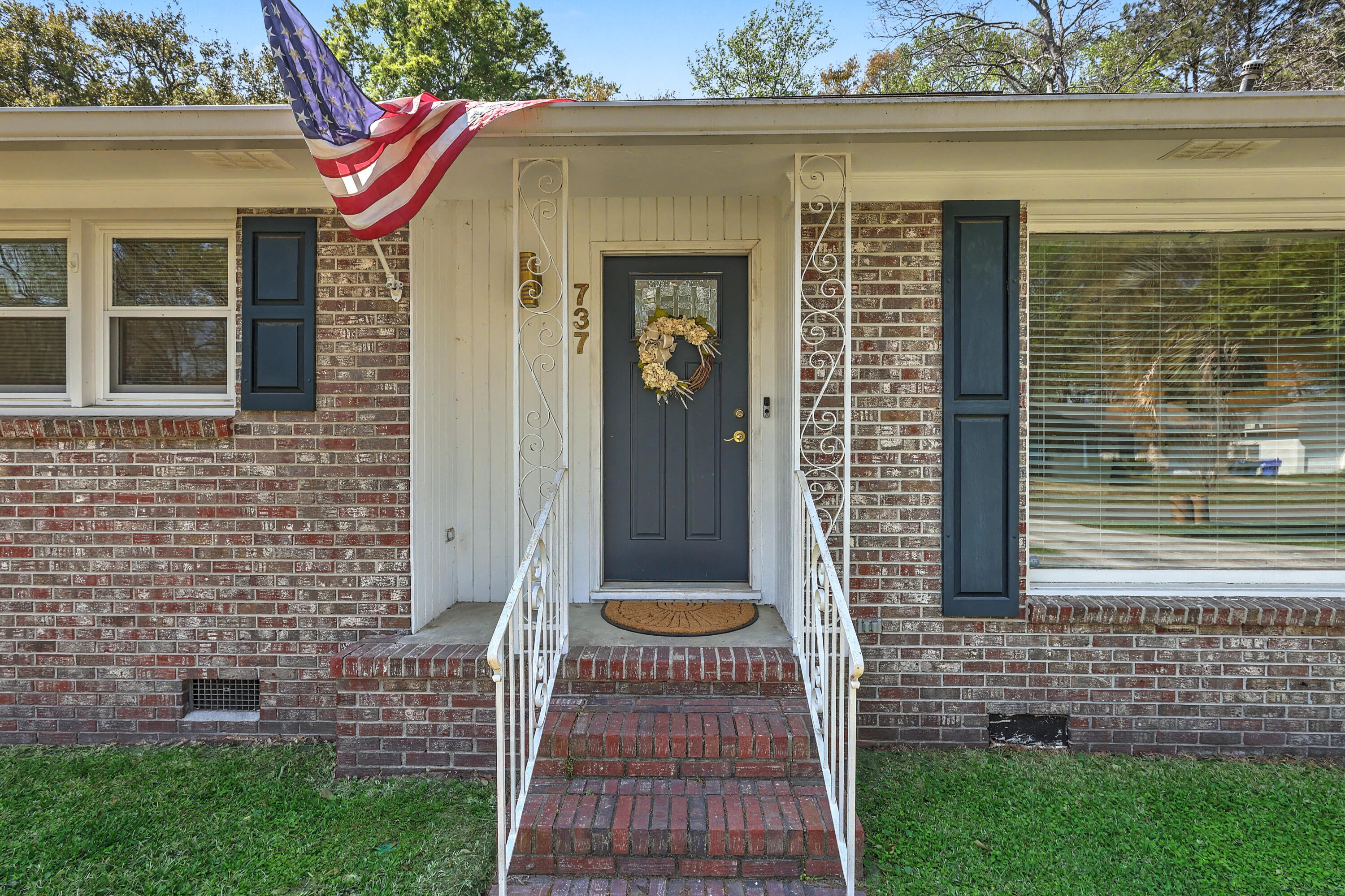 737 Canary Drive Charleston, SC 29414 - Photo 4 of 47 ZYN_2785_86_87_88_89_90_91