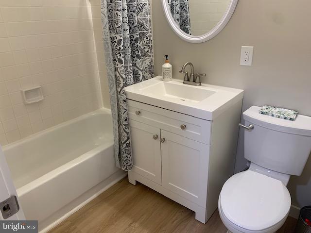 2609 Camelback Lane, Unit 3 Silver Spring, MD 20906 - Photo 29 of 41 2nd full bathroom