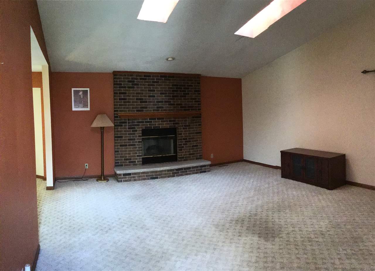 1052 Ingram Road Rockford, IL 61108 - Photo 3 of 15 Gallery Image 3