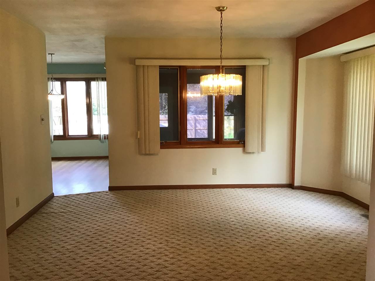1052 Ingram Road Rockford, IL 61108 - Photo 5 of 15 Gallery Image 5