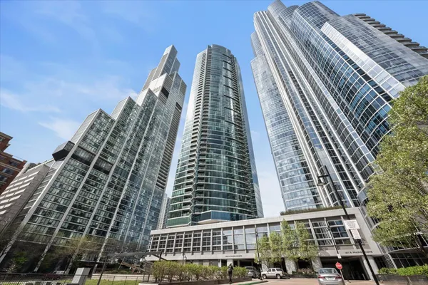$1,050,000 | 1201 South Prairie Avenue, Unit 1703, Chicago, IL 60605