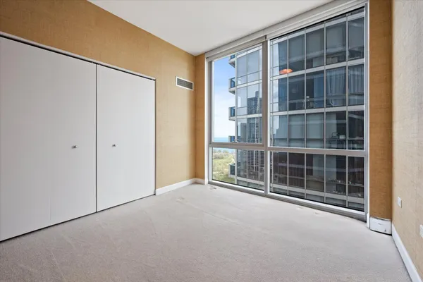 $1,050,000 | 1201 South Prairie Avenue, Unit 1703, Chicago, IL 60605