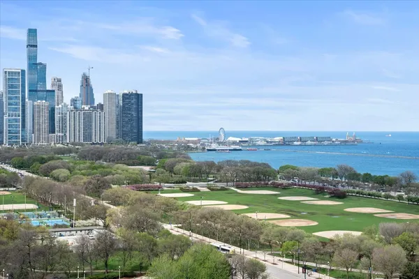$1,050,000 | 1201 South Prairie Avenue, Unit 1703, Chicago, IL 60605