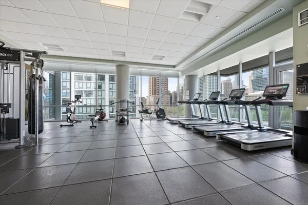 $1,050,000 | 1201 South Prairie Avenue, Unit 1703, Chicago, IL 60605