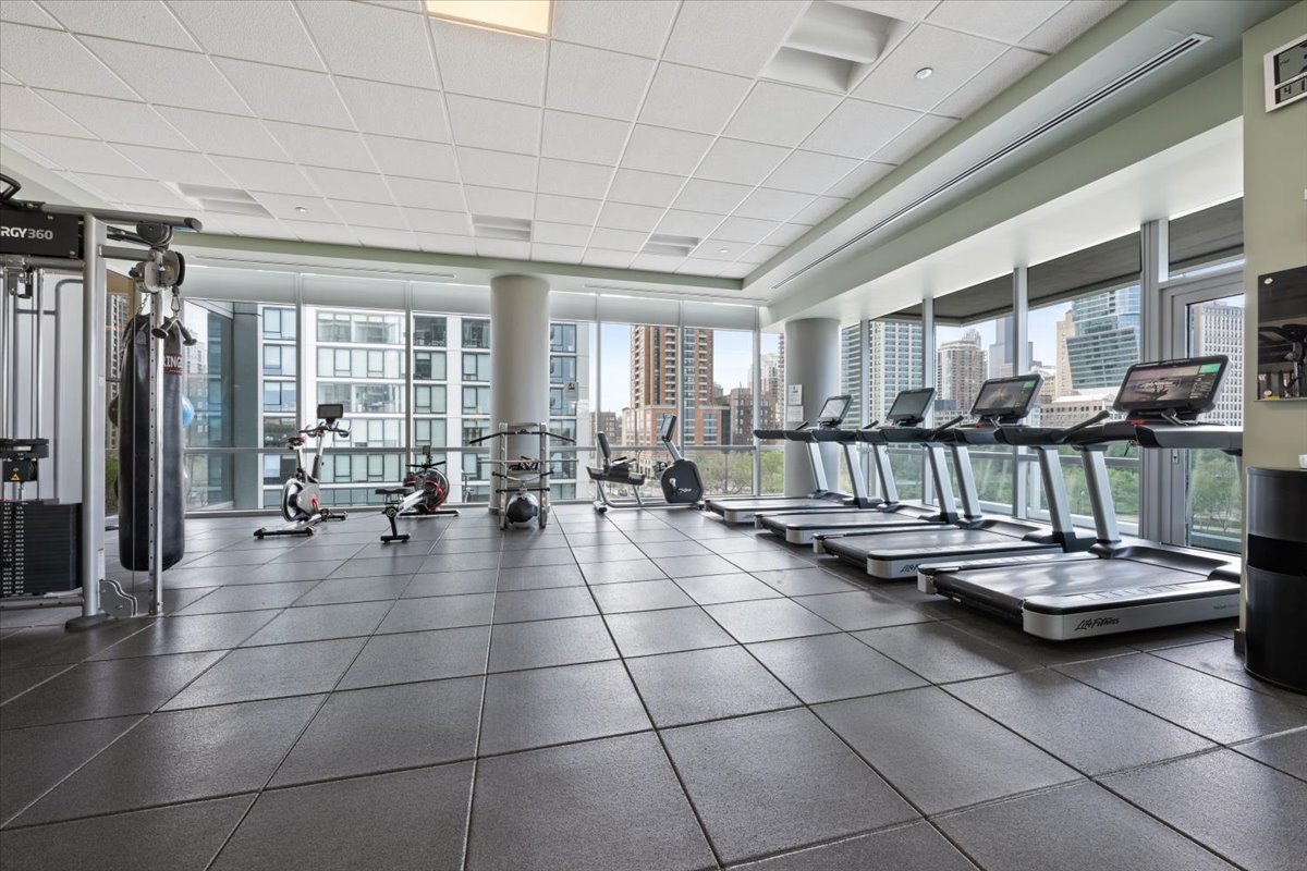 1201 South Prairie Avenue, Unit 1703 Chicago, IL 60605 - Photo 20 of 28