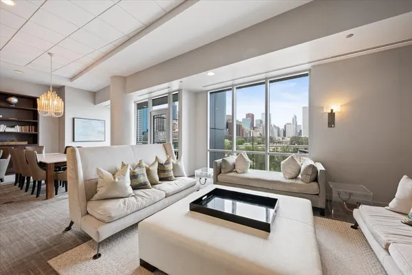 $1,050,000 | 1201 South Prairie Avenue, Unit 1703, Chicago, IL 60605