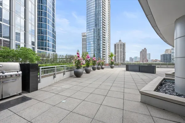 $1,050,000 | 1201 South Prairie Avenue, Unit 1703, Chicago, IL 60605