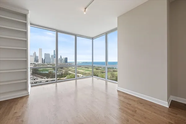 $1,050,000 | 1201 South Prairie Avenue, Unit 1703, Chicago, IL 60605