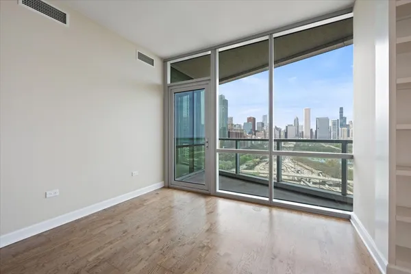 $1,050,000 | 1201 South Prairie Avenue, Unit 1703, Chicago, IL 60605