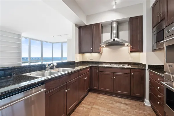 $1,050,000 | 1201 South Prairie Avenue, Unit 1703, Chicago, IL 60605