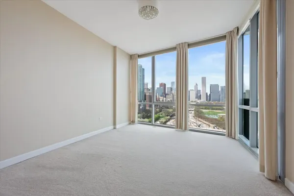$1,050,000 | 1201 South Prairie Avenue, Unit 1703, Chicago, IL 60605