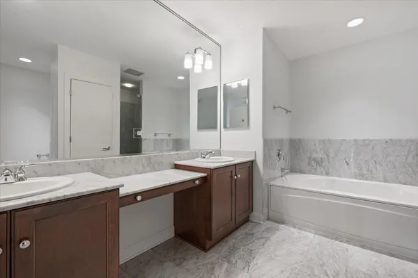 $1,050,000 | 1201 South Prairie Avenue, Unit 1703, Chicago, IL 60605