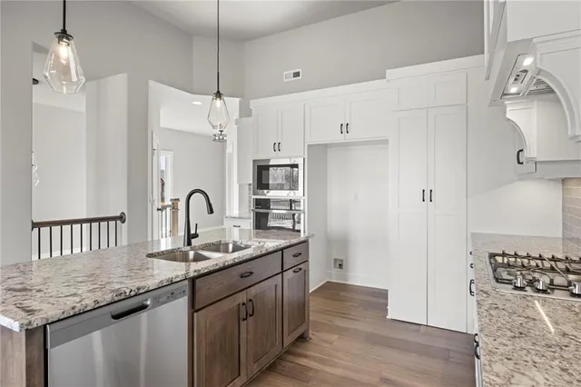 $612,000 | 18508 Mohawk Lane, Overland Park, KS 66085