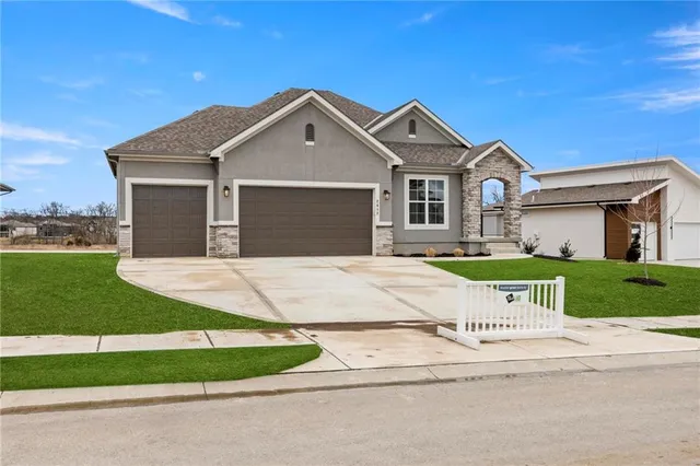 $612,000 | 18508 Mohawk Lane, Overland Park, KS 66085