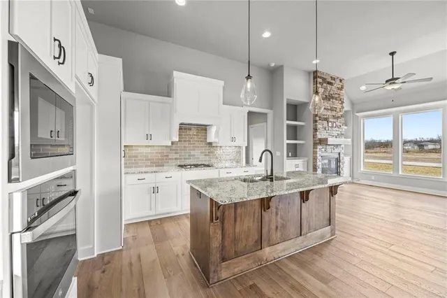 $612,000 | 18508 Mohawk Lane, Overland Park, KS 66085