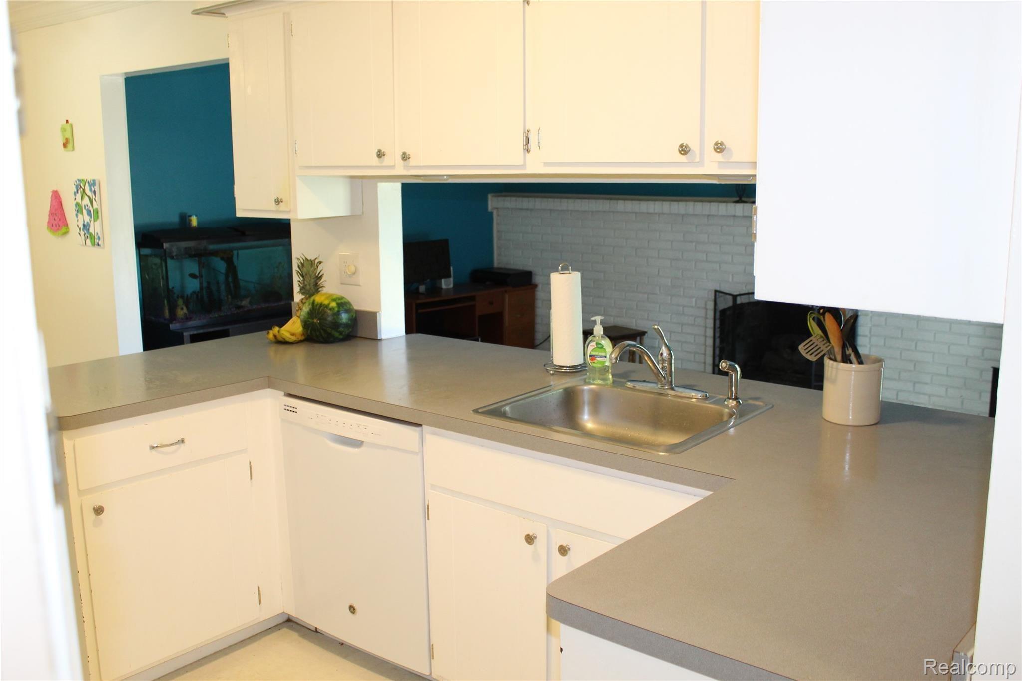 39846 Coronation Road Canton, MI 48188 - Photo 8 of 22 39846 Coronation #7.JPG