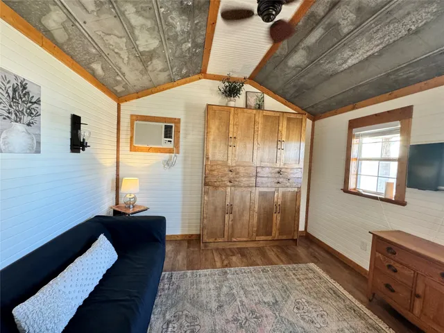 $700 | 6055 Trackside Road, Unit T, Chappell Hill, TX 77426