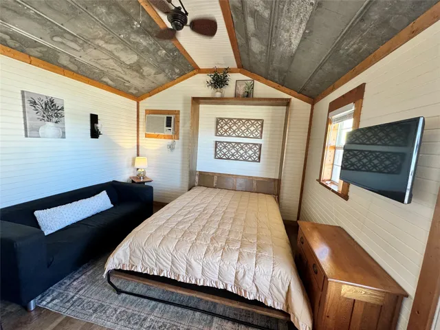 $700 | 6055 Trackside Road, Unit T, Chappell Hill, TX 77426