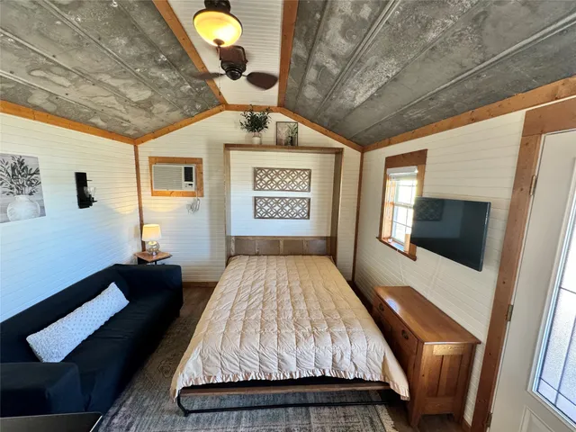 $700 | 6055 Trackside Road, Unit T, Chappell Hill, TX 77426