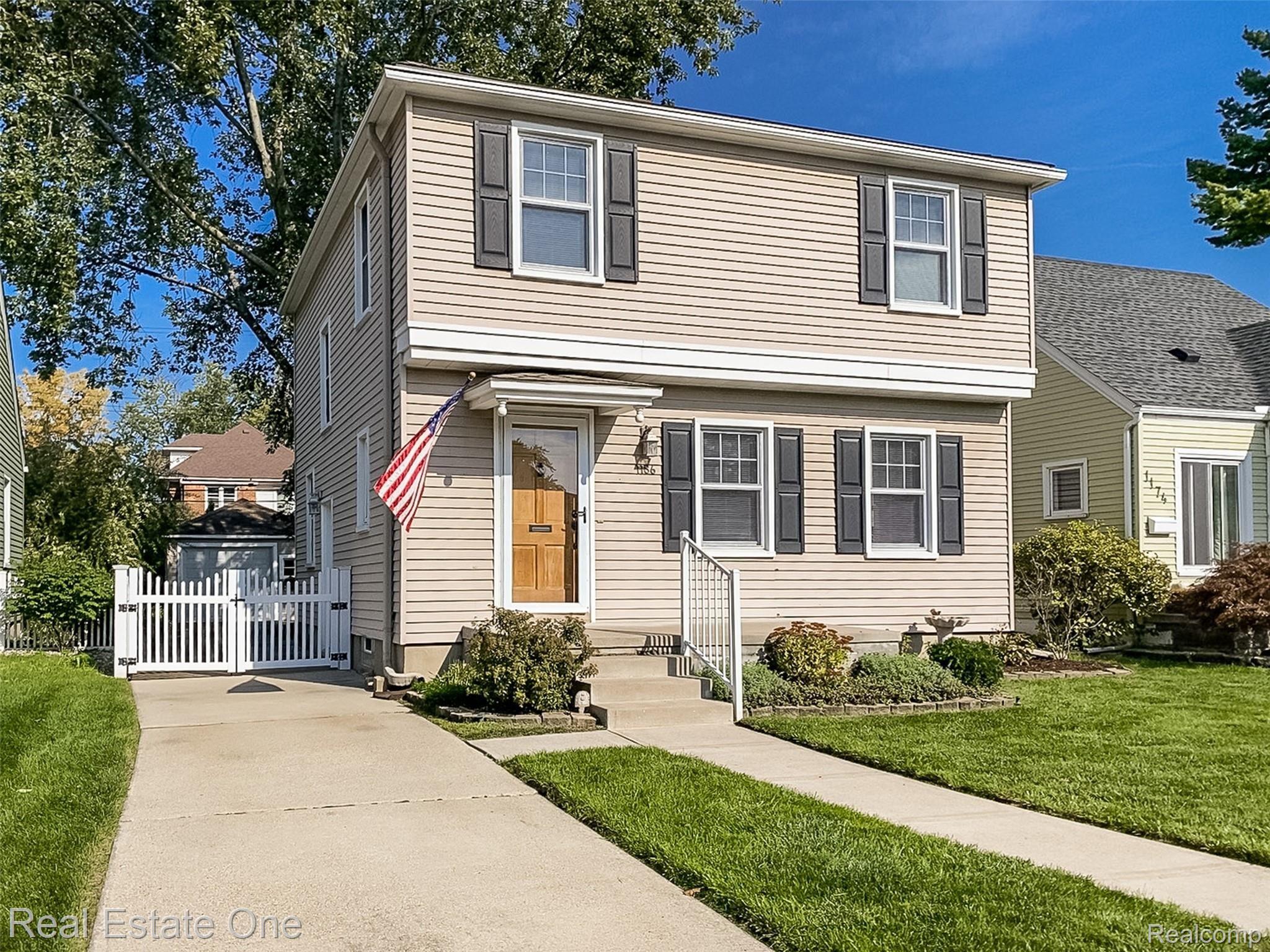 1186 Harvard Road Berkley, MI 48072 - Photo 2 of 26 Welcome home!