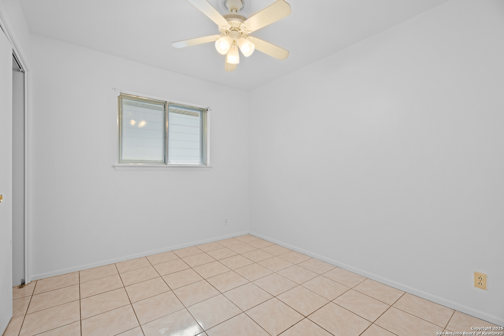 4427 First View Drive San Antonio, TX 78217 - Photo 20 of 26 an empty room with a fan & a window