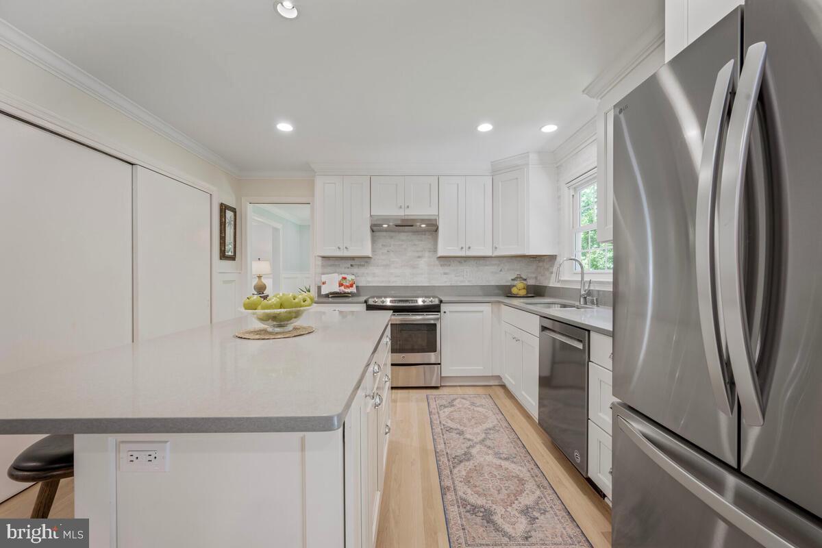 5410 Waneta Road Bethesda, MD 20816 - Photo 12 of 41 Stainless steel appliances