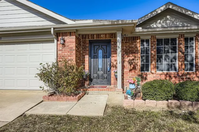$370,000 | 5121 Meridian Lane, Fort Worth, TX 76244