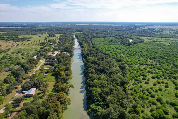 $1,650 | 401 Anderson Road, Cuero, TX 77954