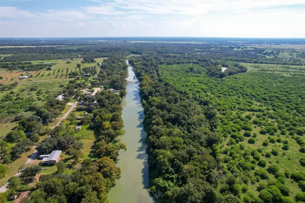 a view of a green field with lots of green space