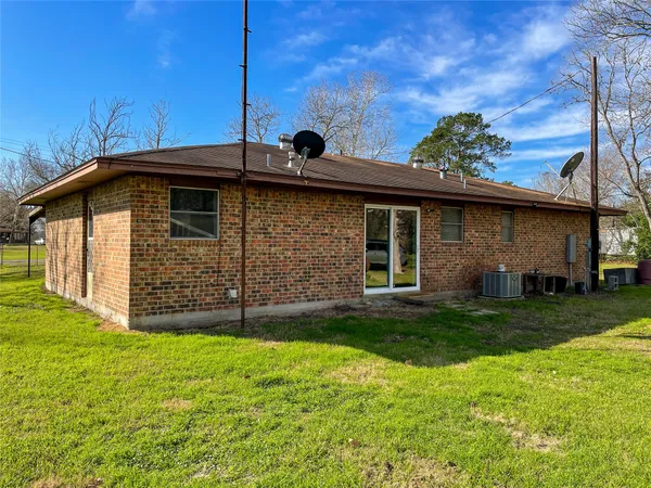$1,650 | 401 Anderson Road, Cuero, TX 77954