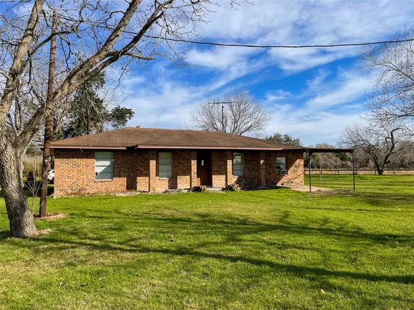 $1,650 | 401 Anderson Road, Cuero, TX 77954