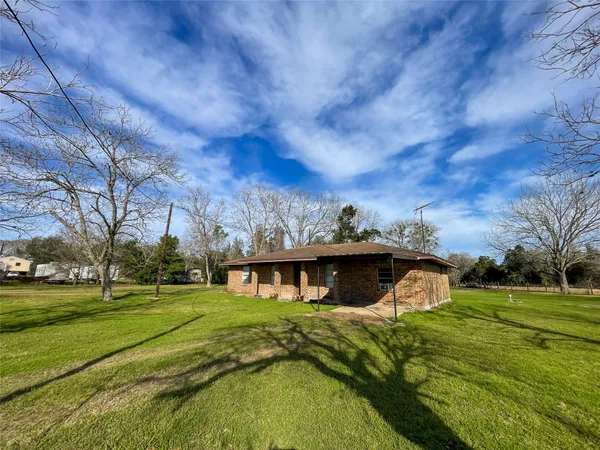 $1,650 | 401 Anderson Road, Cuero, TX 77954