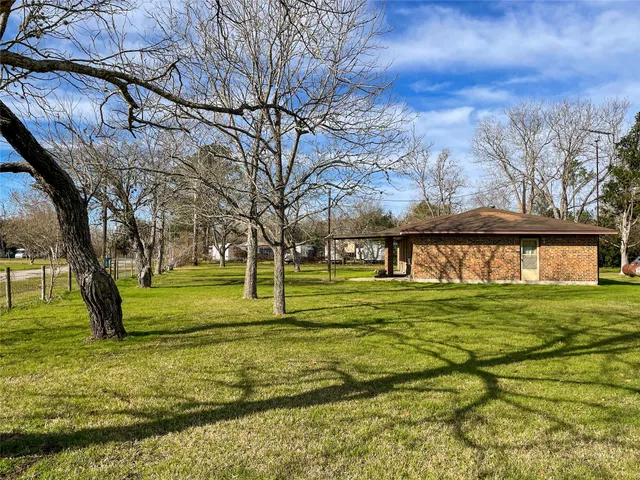 $1,800 | 401 Anderson Road, Cuero, TX 77954