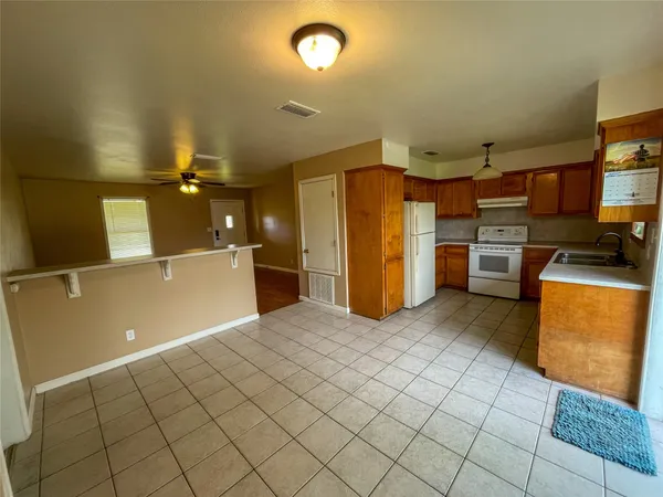 $1,650 | 401 Anderson Road, Cuero, TX 77954