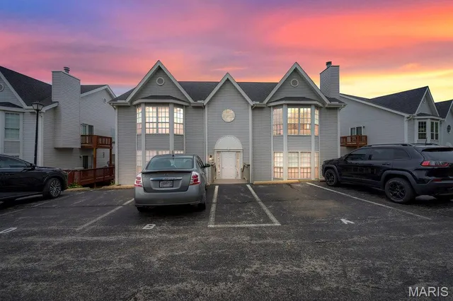 $199,900 | 1716 Whispering Creek Drive, Unit C, Ballwin, MO 63021