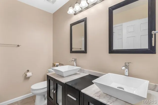 $199,900 | 1716 Whispering Creek Drive, Unit C, Ballwin, MO 63021