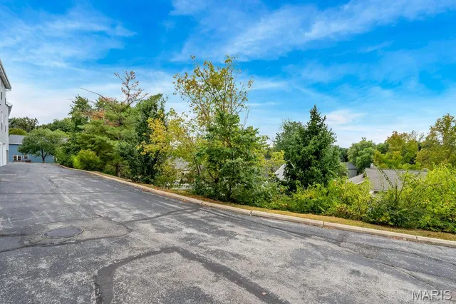 $199,900 | 1716 Whispering Creek Drive, Unit C, Ballwin, MO 63021